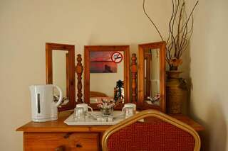 Гостевой дом Strandhill Lodge, Hostel & Surf Слайго Двухместный номер с 2 отдельными кроватями и общей ванной комнатой-4