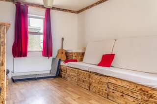 Гостевой дом Strandhill Lodge, Hostel & Surf Слайго Кровать в общем 4-местном номере для мужчин и женщин-19